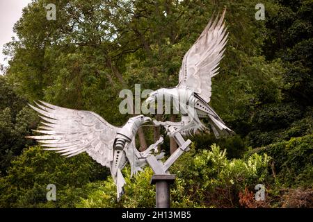 Royaume-Uni, Angleterre, Worcestershire, Great Malvern, Rose Bank Gardens Malvern Buzzards Diamond Jubilee Sculpture en acier de Wlenty Pytel Banque D'Images