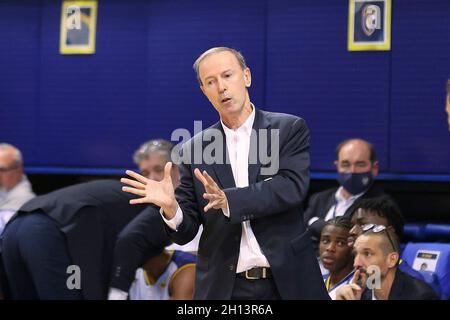 Levallois, France.15 octobre 2021.Vincent Collet (C) de Boulogne-Levallois lors du championnat français, BetClic Elite Basketball match entre Metropolitans 92 et BCM Gravelines-Dunkerque le 15 octobre 2021 au Palais des Sports Marcel Cerdan à Levallois, France - photo Ann-Dee Lamour / CDP MEDIA / DPPI crédit: DPPI Media/Alay Live News Banque D'Images