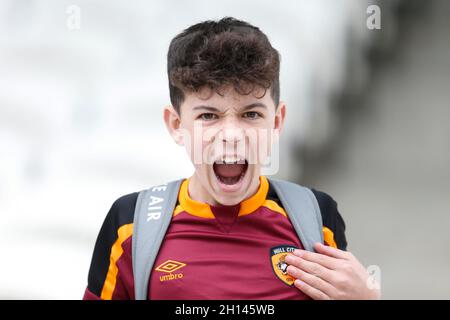 Un jeune fan de Hull City avant le match d'aujourd'hui Banque D'Images