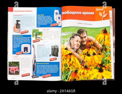 The Inside of Russian magazine 'Lyubimaya dacha', octobre 2016. Banque D'Images