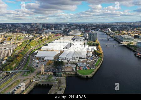 Vue aérienne du lieu de la COP26 de la SEC Glasgow avec des bâtiments temporaires Banque D'Images