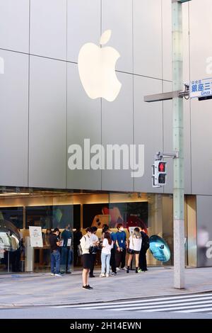 Devant un Apple Store dans la région de Ginza à Tokyo. Banque D'Images