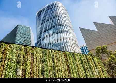 Mexico, Colonia Granada, Plaza Carso, complexe de divertissement commercial, extérieur mur vert jardin vertical bâtiments d'architecture contemporaine Banque D'Images