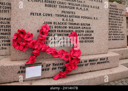 Mémorial de la première Guerre mondiale, Eyemouth, Berwickshire, Écosse, Royaume-Uni avec des noms parmi d'autres le Kings propre Scottish Borderers régiment. Banque D'Images