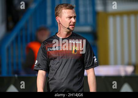 Bruxelles, Belgique.16 octobre 2021.BRUXELLES, BELGIQUE - OCTOBRE 16: Arbitre Nathan Verboomen lors du match Jupiler Pro League entre Royale Union Saint Gilliose et RFC Seraing chez Joseph Marienstadion le 16 octobre 2021 à Brussel, Belgique (photo de Perry van de Leuvert/Orange Pictures) crédit: Orange pics/Alay BV Live News Banque D'Images