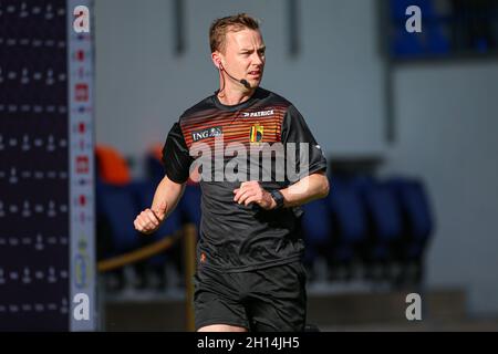 Bruxelles, Belgique.16 octobre 2021.BRUXELLES, BELGIQUE - OCTOBRE 16: Arbitre Nathan Verboomen lors du match Jupiler Pro League entre Royale Union Saint Gilliose et RFC Seraing chez Joseph Marienstadion le 16 octobre 2021 à Brussel, Belgique (photo de Perry van de Leuvert/Orange Pictures) crédit: Orange pics/Alay BV Live News Banque D'Images