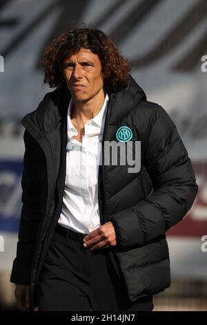 Sesto San Giovanni, Milan, Italie, 16 octobre 2021.Rita Guarino entraîneur en chef d'Internazionale pendant le match de série A Femminile au Stadio Ernesto Breda, San Giovanni.Le crédit photo devrait se lire: Jonathan Moscrop / Sportimage Banque D'Images