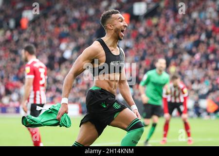 Jacob Brown (au centre) de Stoke City célèbre le but d'ouverture lors du match du championnat Sky Bet à Bramall Lane, Sheffield.Date de la photo: Samedi 16 octobre 2021. Banque D'Images