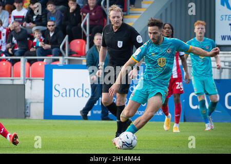 Exeter, Royaume-Uni.16 octobre 2021.Robbie Willmott, du comté de Newport, marque le premier but de ses équipes.EFL Skybet football League Two Match, Exeter City v Newport County au St.James Park à Exeter, Devon, le samedi 16 octobre 2021. Cette image ne peut être utilisée qu'à des fins éditoriales.Utilisation éditoriale uniquement, licence requise pour une utilisation commerciale.Aucune utilisation dans les Paris, les jeux ou les publications d'un seul club/ligue/joueur. photo par crédit : Andrew Orchard sports photographie/Alay Live News Banque D'Images