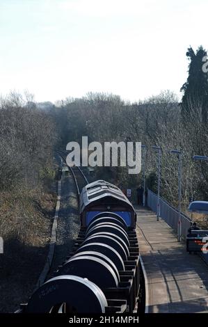 66115 se dirige vers le sud en traversant Tondu avec un train d'acier qui enfile une possession technique de la ligne principale du pays de Galles du Sud entre Margam et Bridgend. Banque D'Images