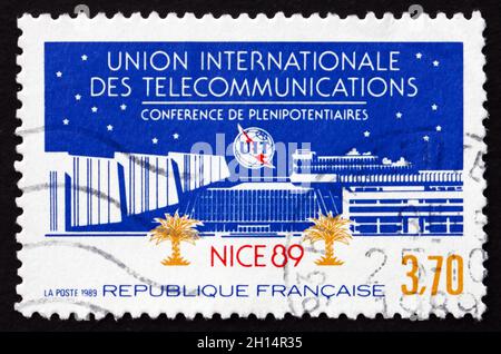 FRANCE - VERS 1989: Timbre imprimé en France consacré à la conférence de plénipotentiaires de l'UIT, Nice, vers 1989 Banque D'Images