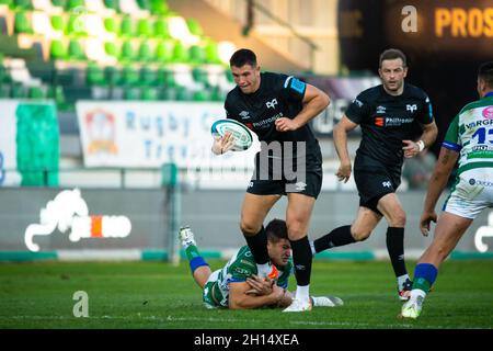 Trévise, Italie.16 octobre 2021.Joaquin Riera (Benetton Treviso) et Stephen Myler (Osprey Rugby) pendant Benetton Rugby vs Osprey, United Rugby Championship Match à Trévise, Italie, octobre 16 2021 crédit: Independent photo Agency/Alay Live News Banque D'Images