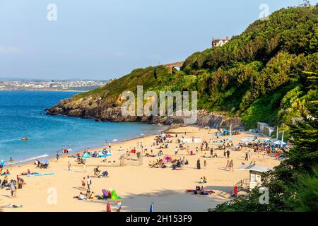 Les gens qui profitent d'une journée ensoleillée à Porthminster Beach, St Ives, Cornwall, Royaume-Uni Banque D'Images