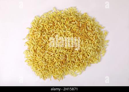 SEV Mamra est une collation indienne. Il s'agit d'un mélange d'ingrédients secs épicés tels que le riz soufflé, les nouilles salées et les arachides Banque D'Images