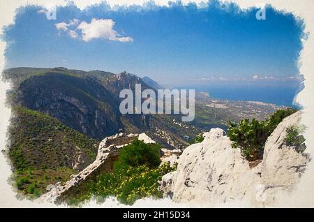 Dessin aquarelle de la vue sur les montagnes de Kyrenia Girne du château médiéval de Saint Hilarion en face du ciel bleu avec des nuages blancs et la mer Méditerranée Banque D'Images