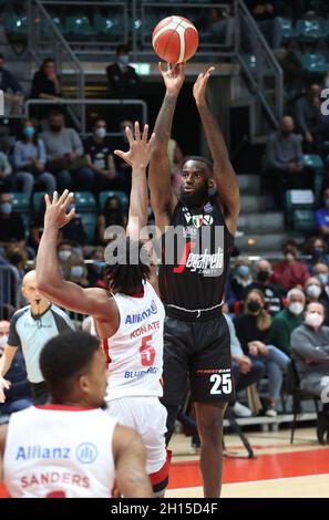 Bologne, Italie.16 octobre 2021.Jakarr Sampson (Segafredo Virtus Bologna) pendant la série A1 italien LBA championnat de basket-ball match Segafredo Virtus Bologna vs.Allianz Pallacanestro Trieste au palais sportif de Paladozza - Bologne, 16 octobre 2021 crédit: Independent photo Agency/Alay Live News Banque D'Images