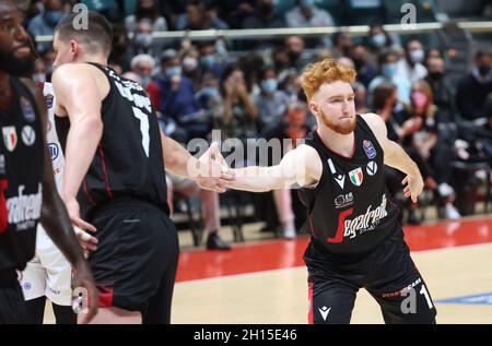 Bologne, Italie.16 octobre 2021.Niccolo Mannion (Segafredo Virtus Bologna) pendant la série A1 italien LBA championnat de basket-ball match Segafredo Virtus Bologna vs.Allianz Pallacanestro Trieste au palais sportif de Paladozza - Bologne, 16 octobre 2021 crédit: Independent photo Agency/Alay Live News Banque D'Images