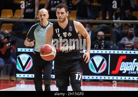 Marco Ceron (Segafredo Virtus Bologna) pendant la série A1 italien LBA championnat de basket-ball match Segafredo Virtus Bologna vs.Allianz Pallacanestro Trieste au palais sportif de Paladozza - Bologne, 16 octobre 2021 Banque D'Images