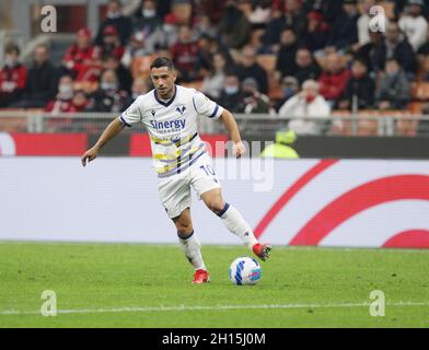 MILAN ITALIE- octobre 16 Stadio G Meazza Gianluca Caprari en action pendant la série Un match entre l'AC Milan et Vérone au Stadio G. Meazza le 16 octobre 2021 à Milan, Italie. Banque D'Images