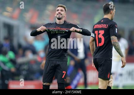 Milan, Italie.16 octobre 2021.Samu Castillejo de l'AC Milan la série Un match entre l'AC Milan et le FC Hellas Verona au Stadio Giuseppe Meazza le 16 octobre 2021 à Milan, Italie.Credit: Marco Canoniero / Alamy Live News Banque D'Images