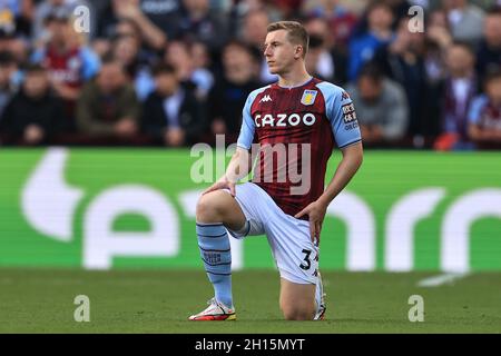 Birmingham, Royaume-Uni.16 octobre 2021.Matt Targett #3 d'Aston Villa prend le genou à Birmingham, Royaume-Uni le 10/16/2021.(Photo de Mark Cosgrove/News Images/Sipa USA) crédit: SIPA USA/Alay Live News Banque D'Images