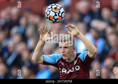 Birmingham, Royaume-Uni.16 octobre 2021.Matt Targett #3 d'Aston Villa prend un jet-in à Birmingham, Royaume-Uni le 10/16/2021.(Photo de Mark Cosgrove/News Images/Sipa USA) crédit: SIPA USA/Alay Live News Banque D'Images