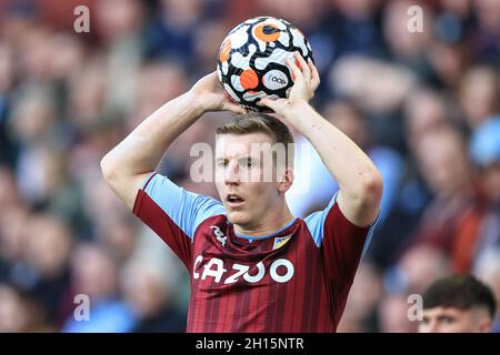 Birmingham, Royaume-Uni.16 octobre 2021.Matt Targett #3 d'Aston Villa prend un jet-in à Birmingham, Royaume-Uni le 10/16/2021.(Photo de Mark Cosgrove/News Images/Sipa USA) crédit: SIPA USA/Alay Live News Banque D'Images