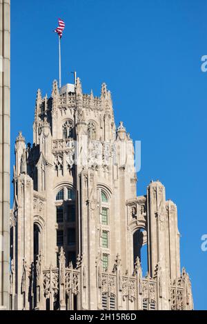 Tribune Tower, un gratte-ciel néo-gothique conçu par John Mead Howells et Raymond Hood en 1922.Chicago, Illinois Banque D'Images