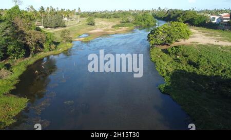 conde, bahia, brésil - 9 octobre 2021 : vue sur le lit sec de la rivière Itapicuru dans la ville de Conde. Banque D'Images