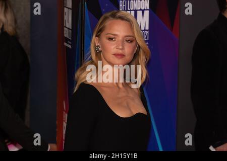 Londres, Royaume-Uni.16 octobre 2021.Virginie Efira participe à la première britannique “Benedetta” lors du 65e BFI (British film Institute) London film Festival au Royal Festival Hall.(Photo par Pietro Recchia/SOPA Images/Sipa USA) crédit: SIPA USA/Alay Live News Banque D'Images