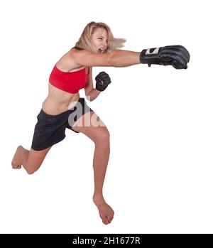 La formation de femme caucasienne est une tenue de kickboxing pour les arts martiaux mixtes Banque D'Images