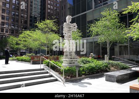 Les Gardiens: Héros en 3 Bryant Park.Midtown Manhattan.New York City.USA Banque D'Images