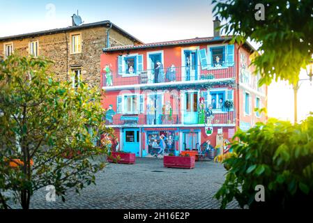 Village de Clochemerle, Vaux en Beaujolais, France Banque D'Images