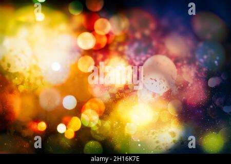 Toile de fond lumineuse des fêtes.Fond de Noël festif.Arrière-plan abstrait élégant avec lumières et étoiles de bokeh Banque D'Images