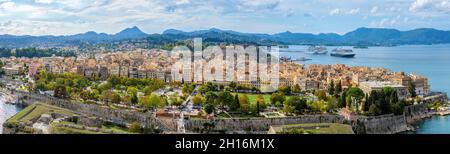 Corfou, Grèce ; 15 octobre 2021 - Une vue sur la vieille ville de Corfou, Grèce. Banque D'Images