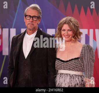 Londres, Royaume-Uni.15 octobre 2021.Alan Ruck et Mireille Enos assistent à la première de la « concession » au Royaume-Uni lors du 65e BFI London film Festival au Royal Festival Hall de Londres.(Photo de Gary Mitchell/SOPA Images/Sipa USA) crédit: SIPA USA/Alay Live News Banque D'Images