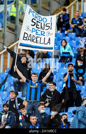 Supporters Inter lors de la série Un match de football entre SS Lazio et Inter au stade Olimpico Roma, centre Italie, le 16 octobre 2021. Banque D'Images