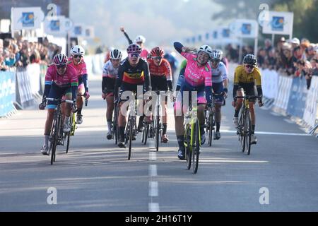 ZANARDI Silvia de Bepink , KOPECKY Lotte de Liv Racing et CONSONNI Chiara de Valcar - Voyage et service pendant le Grand Prix du Morbihan 2021 Féminin , événement cycliste le 16 octobre 2021 à Grand-champ, France.Photo Laurent Lairys/ABACAPRESS.COM Banque D'Images