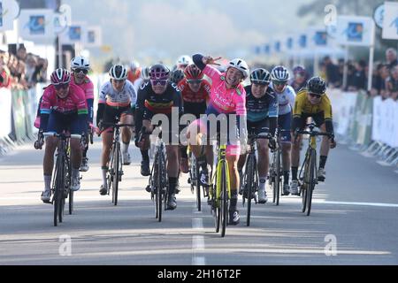 ZANARDI Silvia de Bepink , KOPECKY Lotte de Liv Racing , CONSONNI Chiara de Valcar - Travel & Service et KOOL Charlotte de NXTG Racing pendant le Grand Prix du Morbihan Féminin 2021, Cycling event on 16 octobre 2021 à Grand-champ, France.Photo Laurent Lairys/ABACAPRESS.COM Banque D'Images