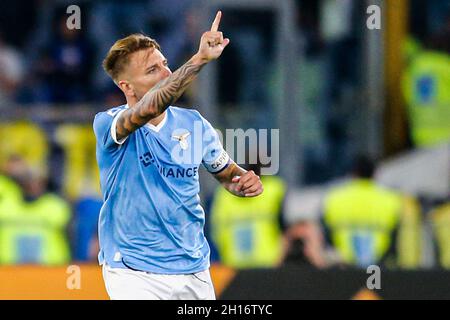 Ciro immobile, l'avant-projet italien du Latium, célèbre un but lors du match de football Serie A entre SS Lazio et Inter au stade Olimpico Roma, centre de l'Italie, le 16 octobre 2021. Banque D'Images