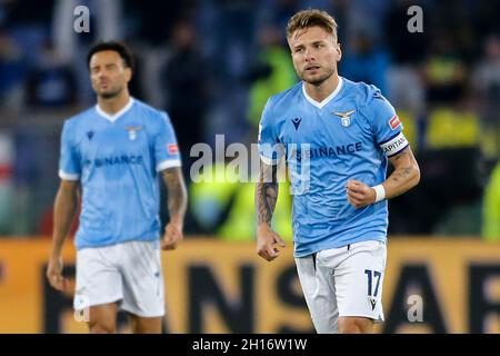 Ciro immobile, l'avant-projet italien du Latium, célèbre un but lors du match de football Serie A entre SS Lazio et Inter au stade Olimpico Roma, centre de l'Italie, le 16 octobre 2021. Banque D'Images