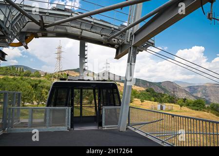 Wings of Tatev, le téléphérique arrière le plus long du monde Banque D'Images