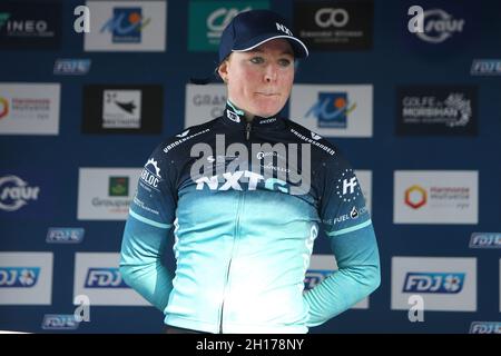 Podium, KOOL Charlotte de NXTG Racing 2e place lors du Grand Prix des femmes du Morbihan 2021, Cyclisme du 16 octobre 2021 à Grand-champ, France - photo Laurent Lairys / DPPI Banque D'Images