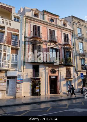 Ancien bâtiment de la rue Atarazanas, ville de Malaga, Andalousie, Espagne. Banque D'Images