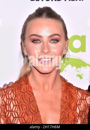 LOS ANGELES, CA - 16 OCTOBRE : Julianne Hough participe au gala de remise des prix de l'Association des médias environnementaux (EMA) à LA BOÎTE DE VITESSES LA le 16 octobre 2021 à Los an Banque D'Images