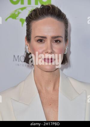 VAN NUYS, LOS ANGELES, CALIFORNIE, États-Unis - OCTOBRE 16 : l'actrice Sarah Paulson arrive au gala 2021 des prix de l'Association des médias environnementaux (EMA) qui s'est tenu à LA BOÎTE DE VITESSES LA le 16 octobre 2021 à Van Nuys, Los Angeles, Californie, États-Unis.(Photo par image Press Agency) Banque D'Images