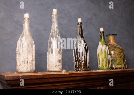 Ancien laboratoire chimique.Photo d'un vieux laboratoire avec beaucoup de bouteilles et dir Banque D'Images