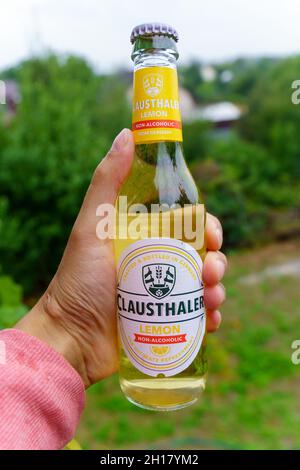 Volzhsky, Russie-25 septembre 2021 : bière sans alcool Clausthaler au citron.Mise au point sélective Banque D'Images