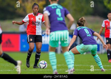 ROTTERDAM, PAYS-BAS - OCTOBRE 17 : Celainy Obispo de Feyenoord lors du match Pure Energie Eredivisie Vrouwen entre Feyenoord Rotterdam et PSV Eindhoven à Nieuw Varkenoord le 17 octobre 2021 à Rotterdam, pays-Bas (photo de Yannick Verhoeven/Orange Pictures) Banque D'Images