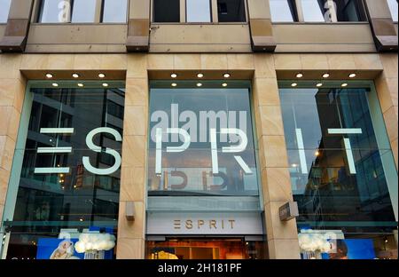 BOUTIQUE ESPRIT sur le quartier commerçant de Shadowstraße dans le centre-ville de Düsseldorf, en Allemagne. Banque D'Images
